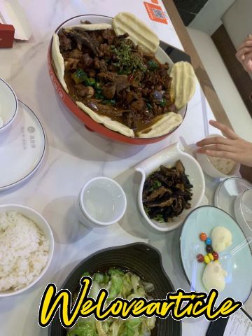 临沂炒鸡 吃这个得让熟人带，大商场里面的味道不正宗，得去小馆子，味道可以