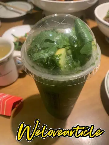 荆芥夏天每个热干面里面都有这个配菜，有奶茶店把这个做成了茶饮，味道怪怪的