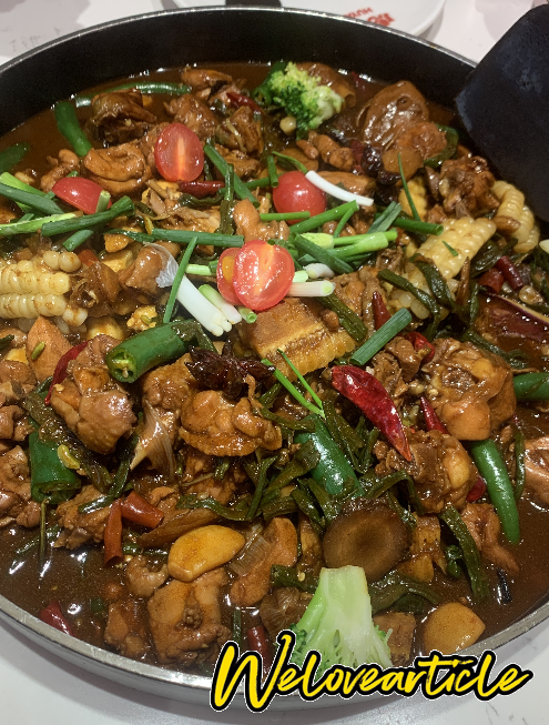 在万达有一家炒鸡店，做的很吃，比在临沂和青岛吃的还好