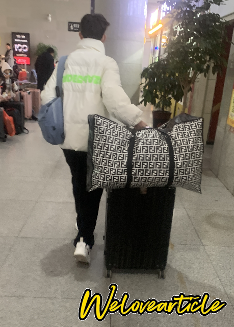 spike-blog-summary-image-火车站离开故乡的人