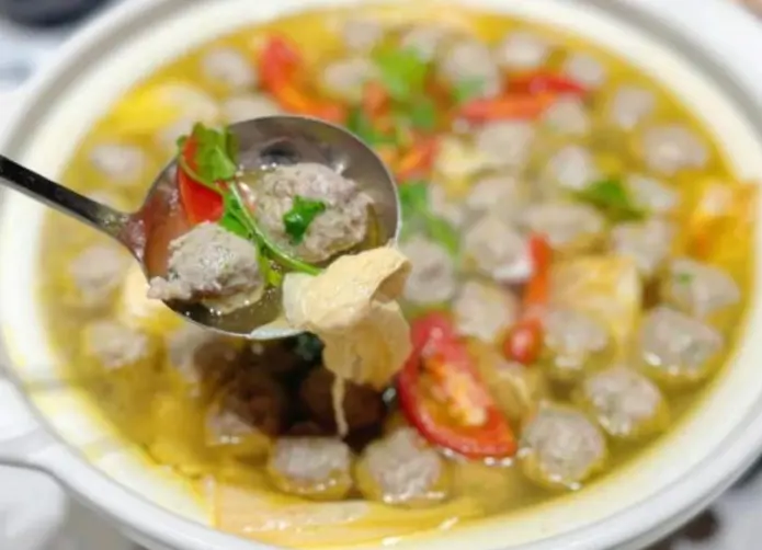 香菜丸子炖豆筋